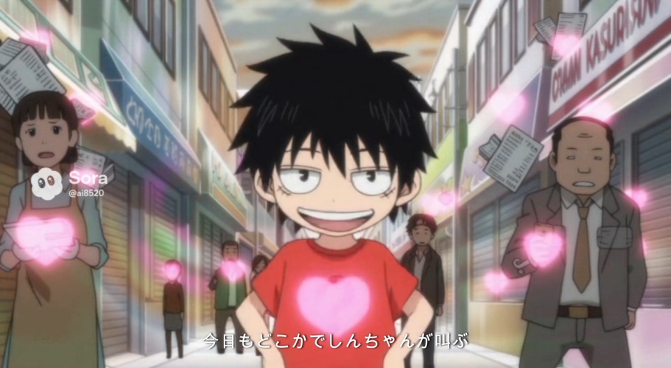 クレームしんちゃんが商店街の中央に立ち、不敵な笑顔を浮かべているアニメ風イラスト。赤いTシャツの胸元には光るハートが描かれ、周囲には大人たちが戸惑った表情で立ち尽くしている。